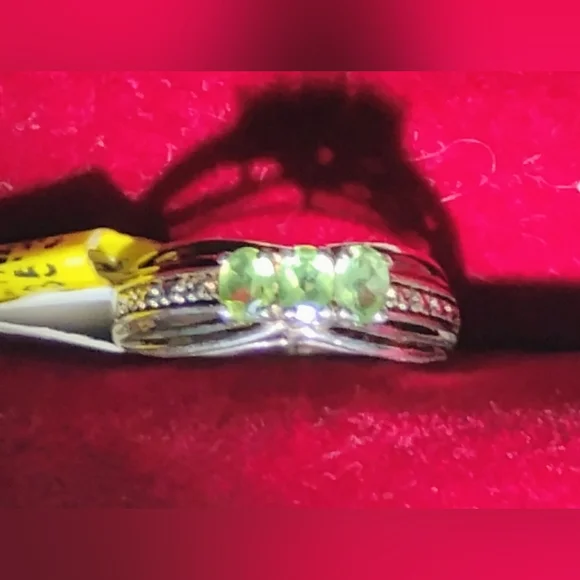 NWT- NATURAL GREEN TANZANITE *THREE* STONE, STERLING RING. SIZE 5 - Picture 5 of 9